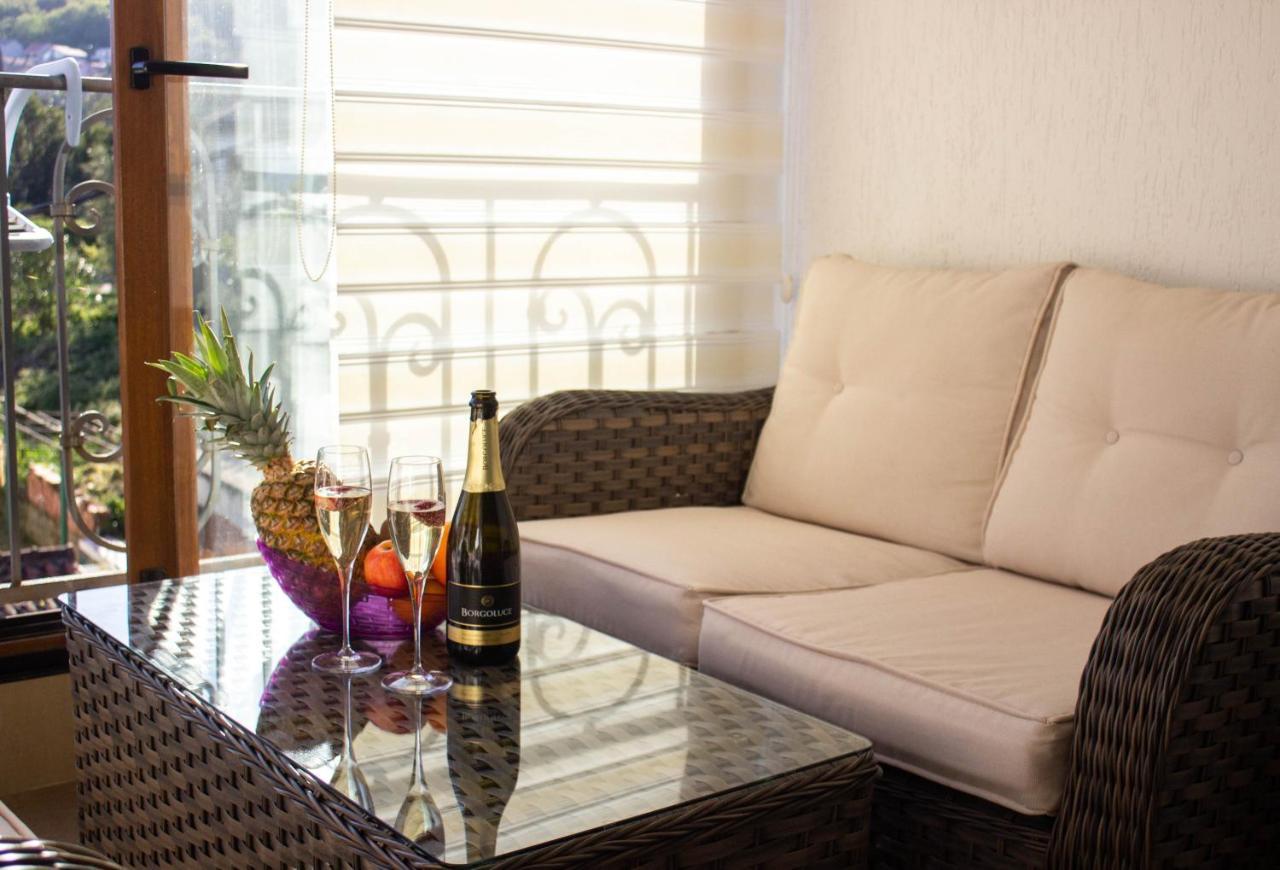 Apartment Live By The Sea, Bijela Rake