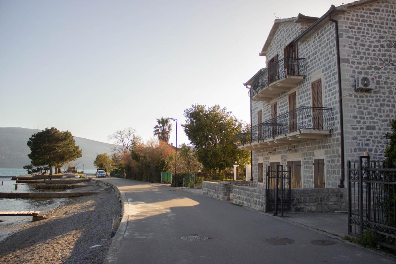 Apartment Live By The Sea, Bijela
