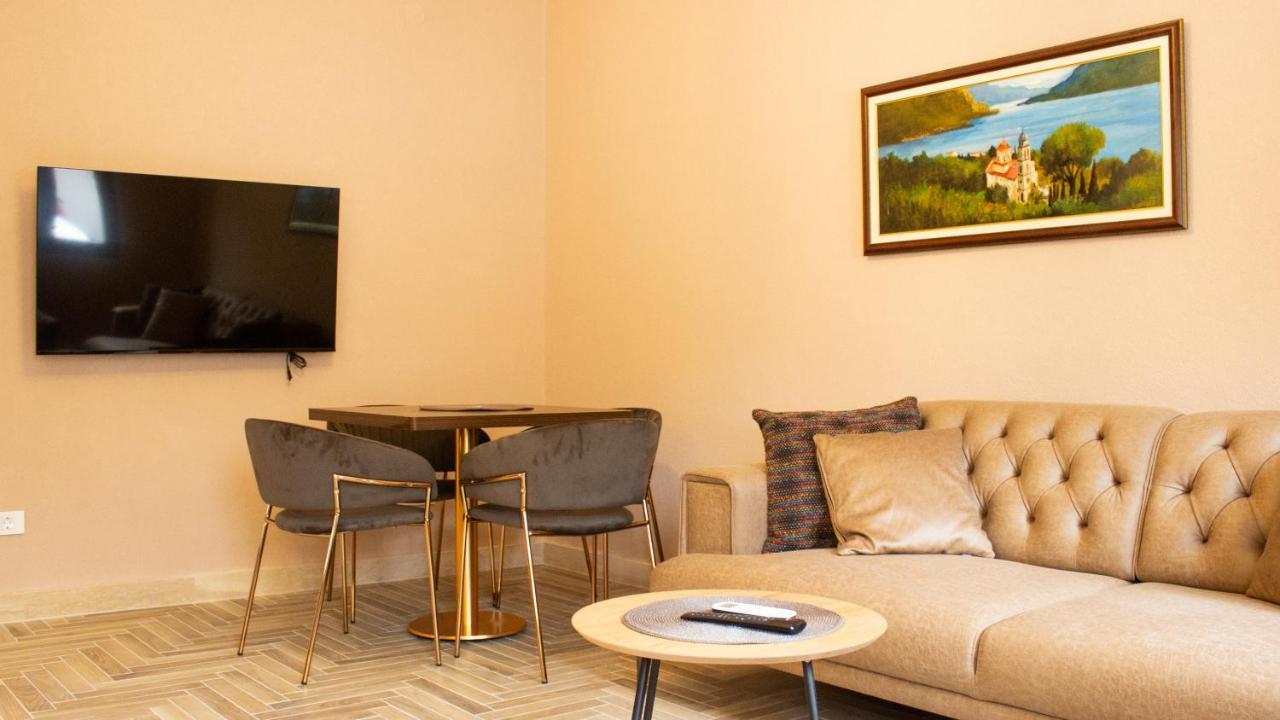 Apartment Live By The Sea, Bijela