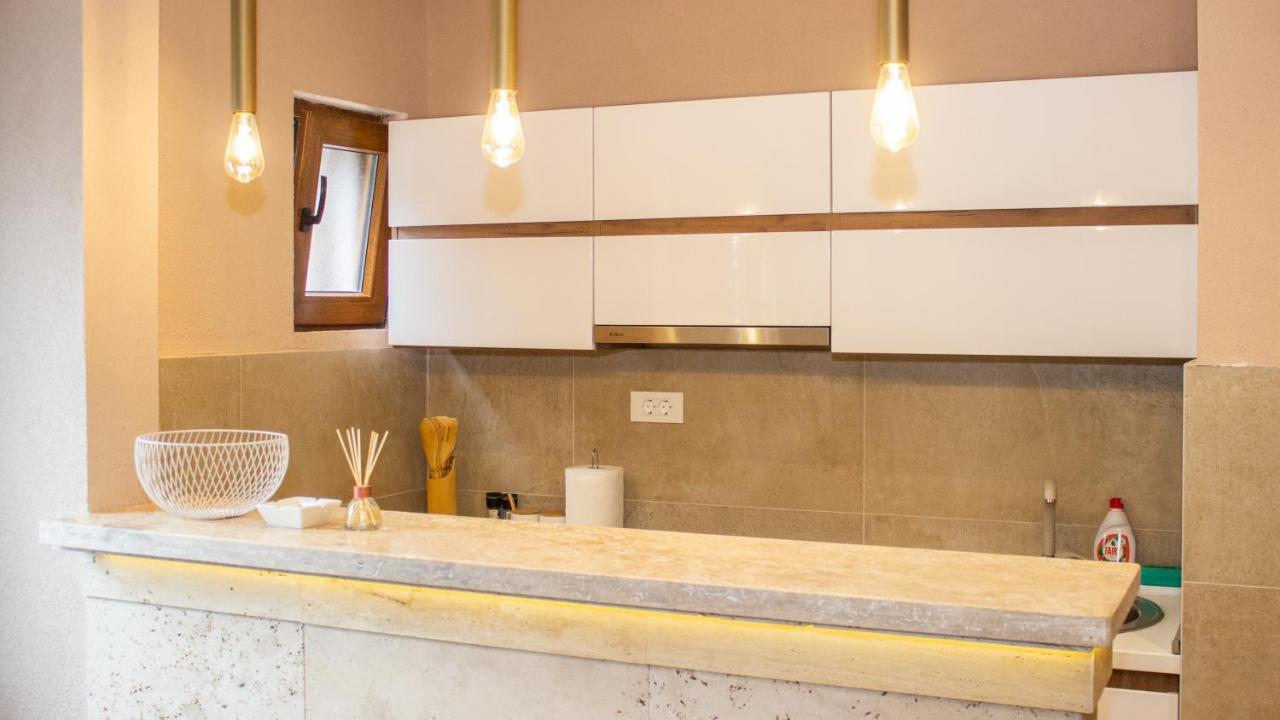 Apartment Live By The Sea, Bijela